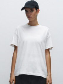 True Blanks Womens Oversized Tee 73.8750 Model